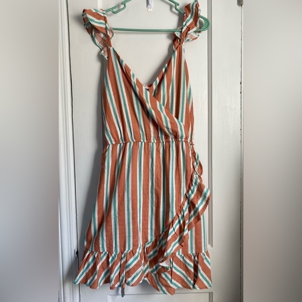 NWT Plus  Size LC Lauren Conrad Surplice
Faux-Wrap Dress with ruffles, Size: XXL